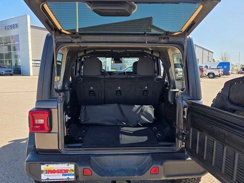 Used 2025 Jeep Wrangler Unlimited Rubicon AWD/4WD image 34