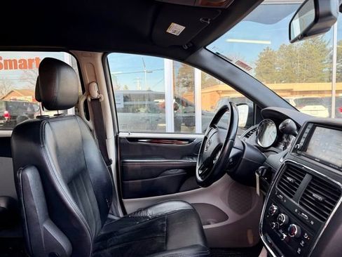 Used 2017 Dodge Grand Caravan SXT image 23