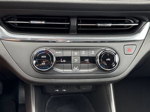Used 2025 Buick Envista Preferred FWD image 22
