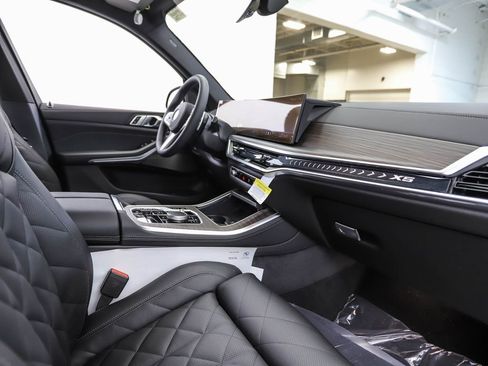 New 2026 BMW X5 xDrive40i w/ M Sport Package image 29