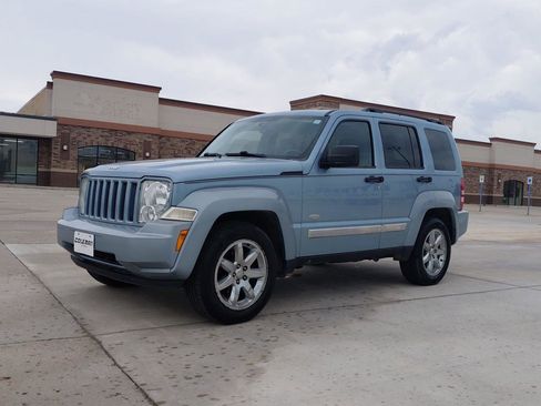 Used 2012 Jeep Liberty Sport image 1