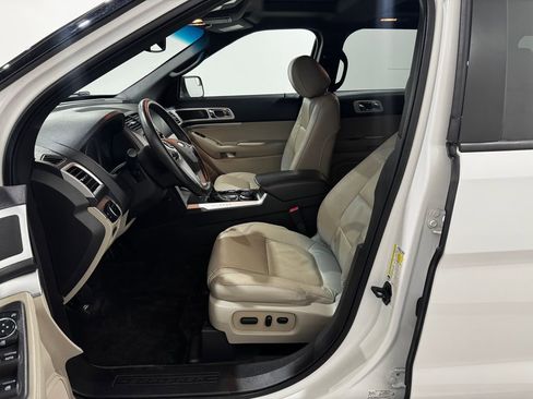 Used 2015 Ford Explorer XLT w/ Equipment Group 202B AWD/4WD image 14