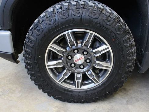 Used 2024 GMC Sierra 1500 AT4 w/ Technology Package AWD/4WD image 10