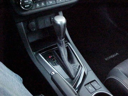 Used 2015 Toyota Corolla S image 31