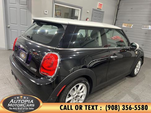 Used 2019 MINI Cooper 2-Door Hardtop w/ Storage Package image 5