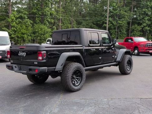 Used 2023 Jeep Gladiator Overland AWD/4WD image 3