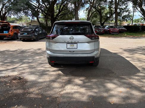Used 2025 Nissan Rogue SV FWD image 16
