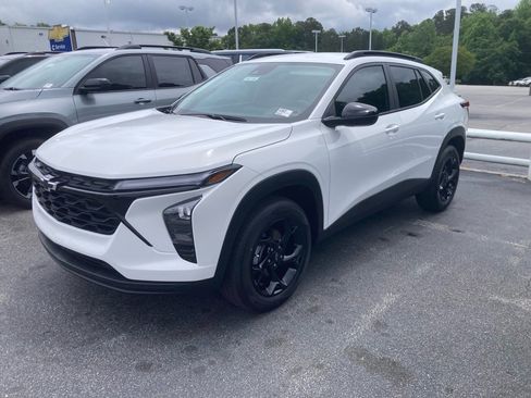 New 2026 Chevrolet Trax LT FWD image 2