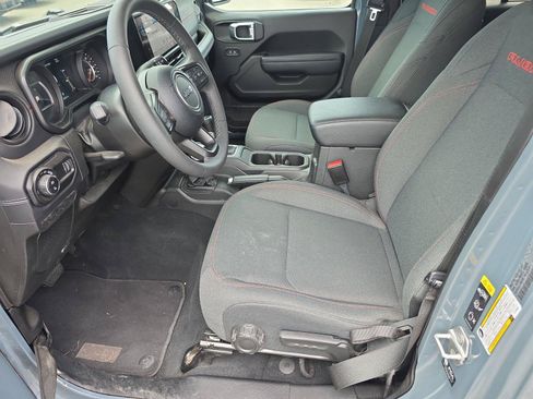 Used 2026 Jeep Gladiator Rubicon AWD/4WD image 13