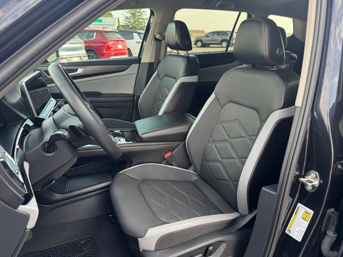 Used 2024 Volkswagen Atlas Peak Edition SE AWD/4WD image 12
