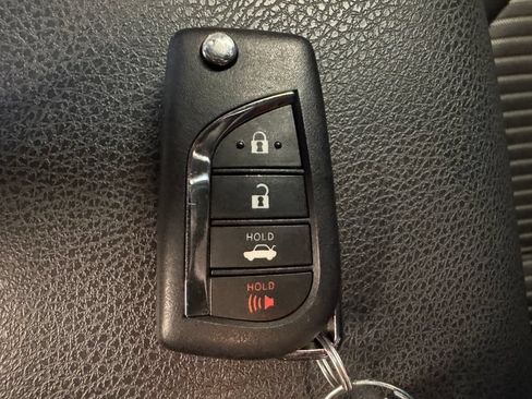 Used 2020 Toyota Camry SE AWD/4WD image 17