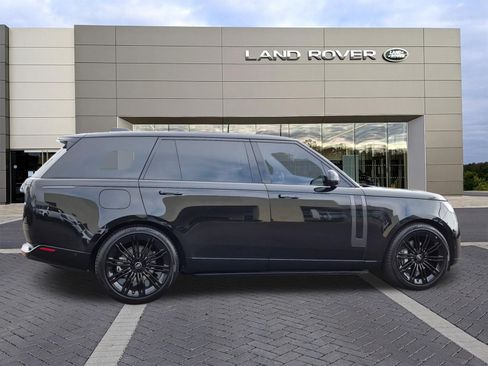 Used 2023 Land Rover Range Rover Long Wheelbase SE AWD/4WD image 4