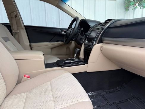 Used 2013 Toyota Camry LE FWD image 12