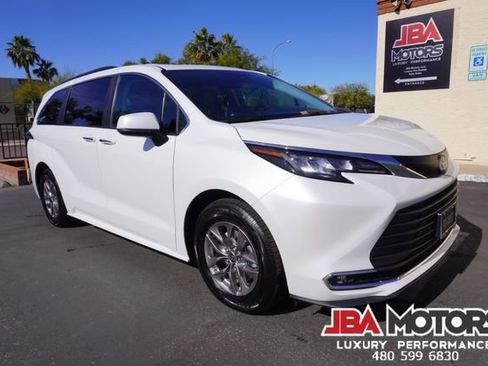Used 2023 Toyota Sienna XLE image 2