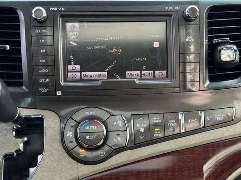 Used 2012 Toyota Sienna Limited image 19