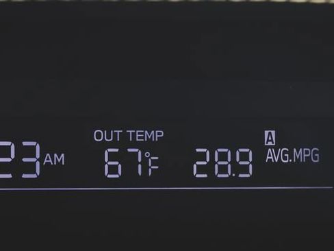 Used 2022 Subaru Crosstrek 2.5i Sport w/ Moonroof Package image 16