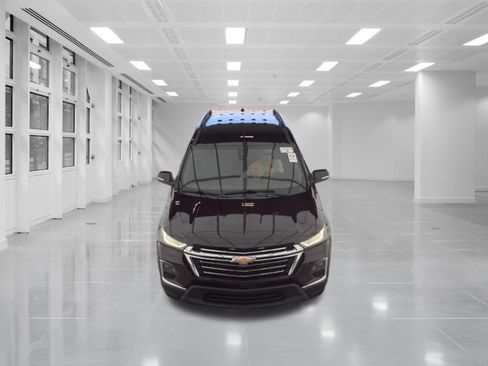 Used 2023 Chevrolet Traverse LT FWD image 2