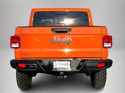 Used 2025 Jeep Gladiator Sport image 6