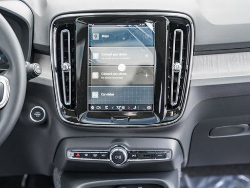 Certified 2025 Volvo XC40 B5 Ultra w/ Climate Package image 22