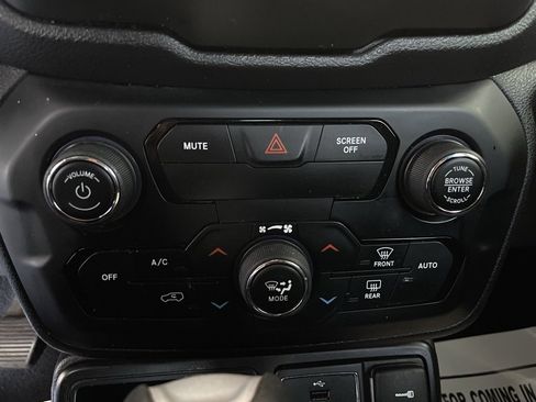 Used 2020 Jeep Renegade Sport image 30