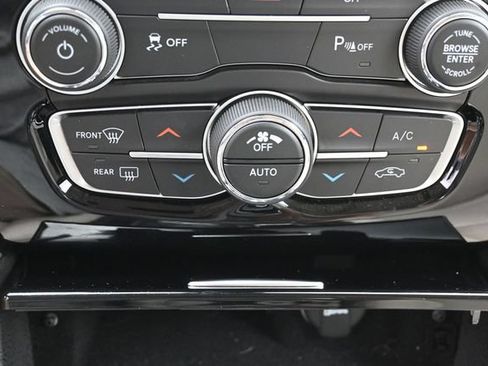 Used 2023 Chrysler 300 Touring L w/ Popular Equipment Group RWD image 24
