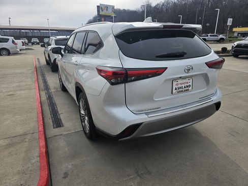 Used 2022 Toyota Highlander Platinum image 8
