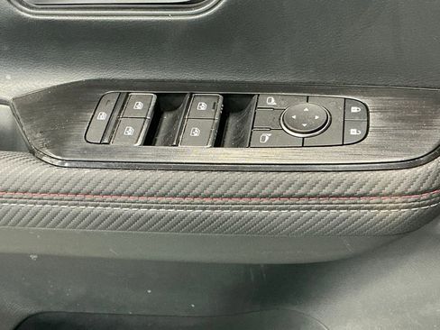 Used 2025 Nissan Kicks SR image 20