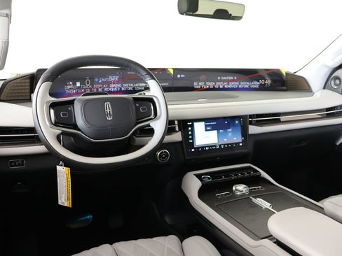 New 2026 Lincoln Navigator Black Label AWD/4WD image 2