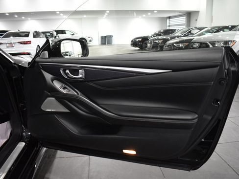 Used 2017 INFINITI Q60 Red Sport 400 image 34
