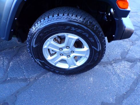 Used 2023 Jeep Wrangler Unlimited Sport AWD/4WD image 5