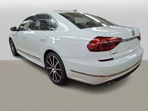 Used 2017 Volkswagen Passat 1.8T R-Line FWD image 5