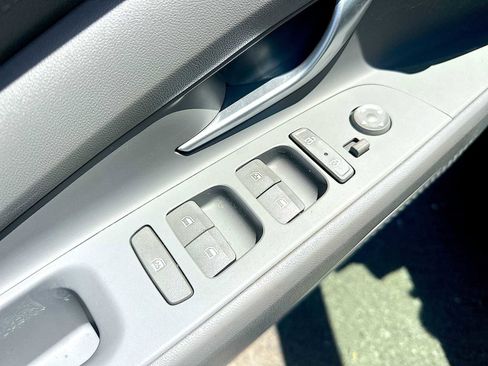 Used 2023 Hyundai Elantra Blue image 15