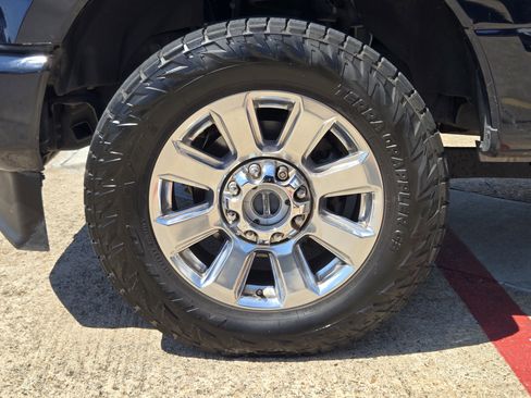 Certified 2022 Ford F250 Platinum w/ FX4 Off-Road Package AWD/4WD image 7