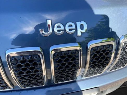 Used 2021 Jeep Cherokee Latitude FWD image 5