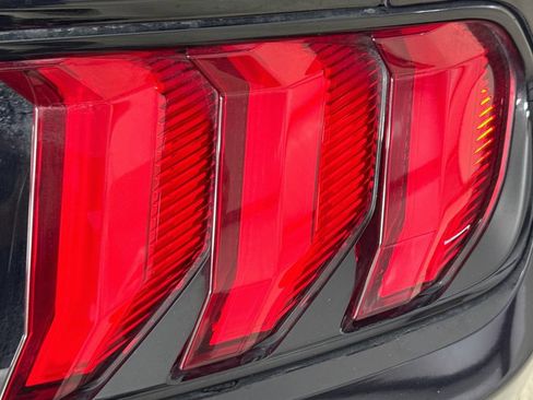 Used 2018 Ford Mustang GT Premium RWD image 31