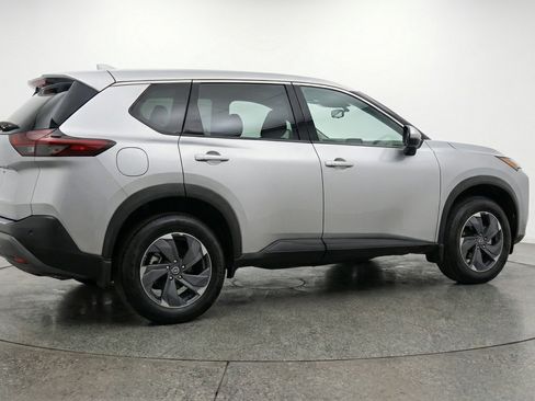 Used 2025 Nissan Rogue SV image 9