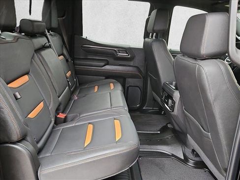 Used 2024 GMC Sierra 1500 AT4 w/ Technology Package AWD/4WD image 18