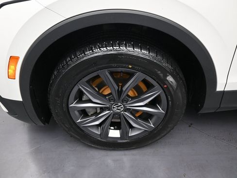 Used 2023 Volkswagen Tiguan SE w/ Panoramic Sunroof Package image 41