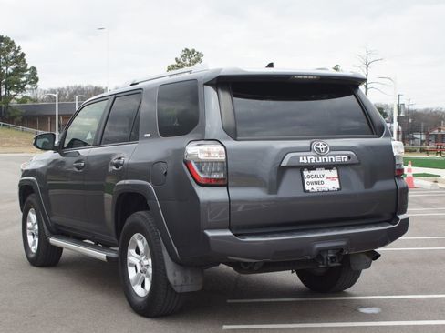 Used 2016 Toyota 4Runner SR5 Premium image 17