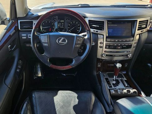 Used 2014 Lexus LX 570 4WD image 27