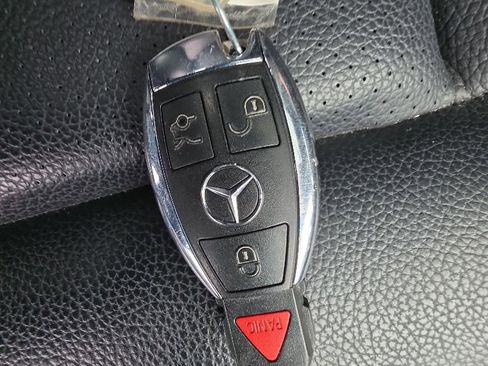 Used 2013 Mercedes-Benz E 350 4MATIC Sedan image 35