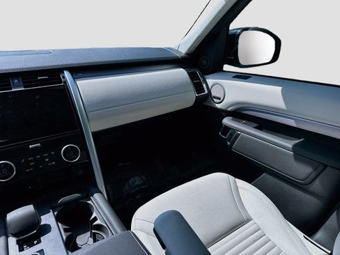 Certified 2025 Land Rover Discovery Dynamic SE AWD/4WD image 24