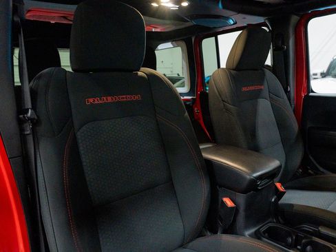 Used 2019 Jeep Wrangler Unlimited Rubicon image 38