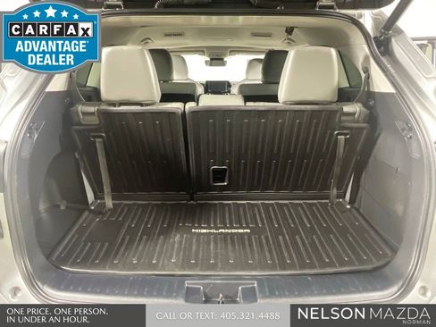 Used 2021 Toyota Highlander XLE AWD/4WD image 13