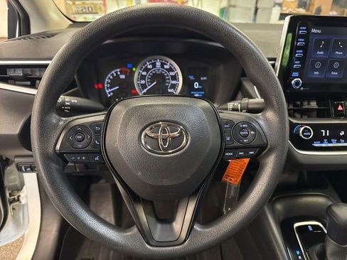 Used 2021 Toyota Corolla LE FWD image 12