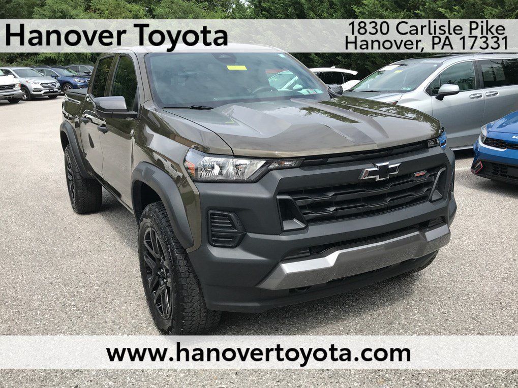 Used 2025 Chevrolet Colorado Trail Boss AWD/4WD image 1