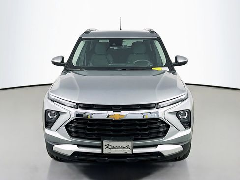 Used 2025 Chevrolet TrailBlazer LT AWD/4WD image 2