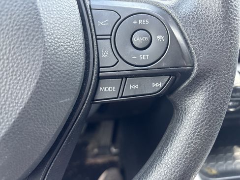 Used 2025 Toyota RAV4 XLE AWD/4WD image 19
