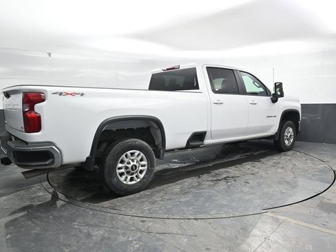 Used 2024 Chevrolet Silverado 2500 LT w/ Convenience Package image 2