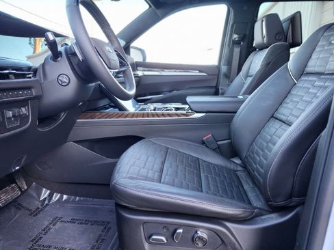 Certified 2026 Cadillac Escalade Platinum Sport w/ LPO, Floor Liner Package image 19